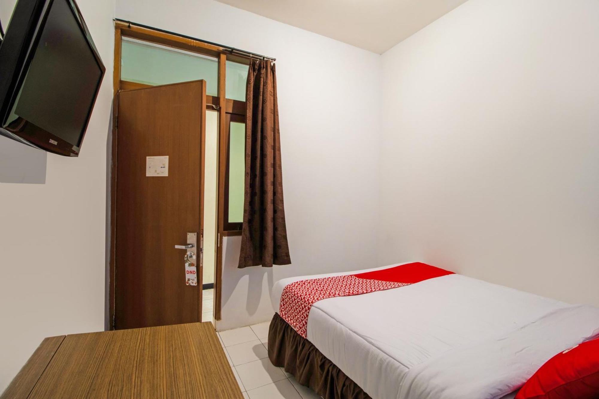 Oyo Flagship 3753 Cassa Dua Hotel Cimahi Екстер'єр фото