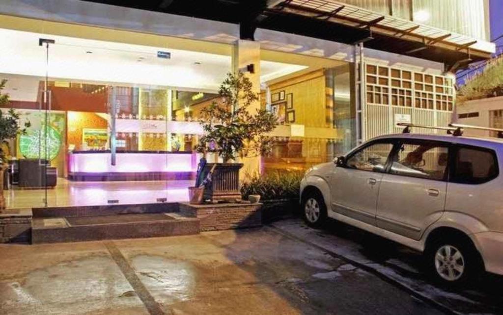 Oyo Flagship 3753 Cassa Dua Hotel Cimahi Екстер'єр фото